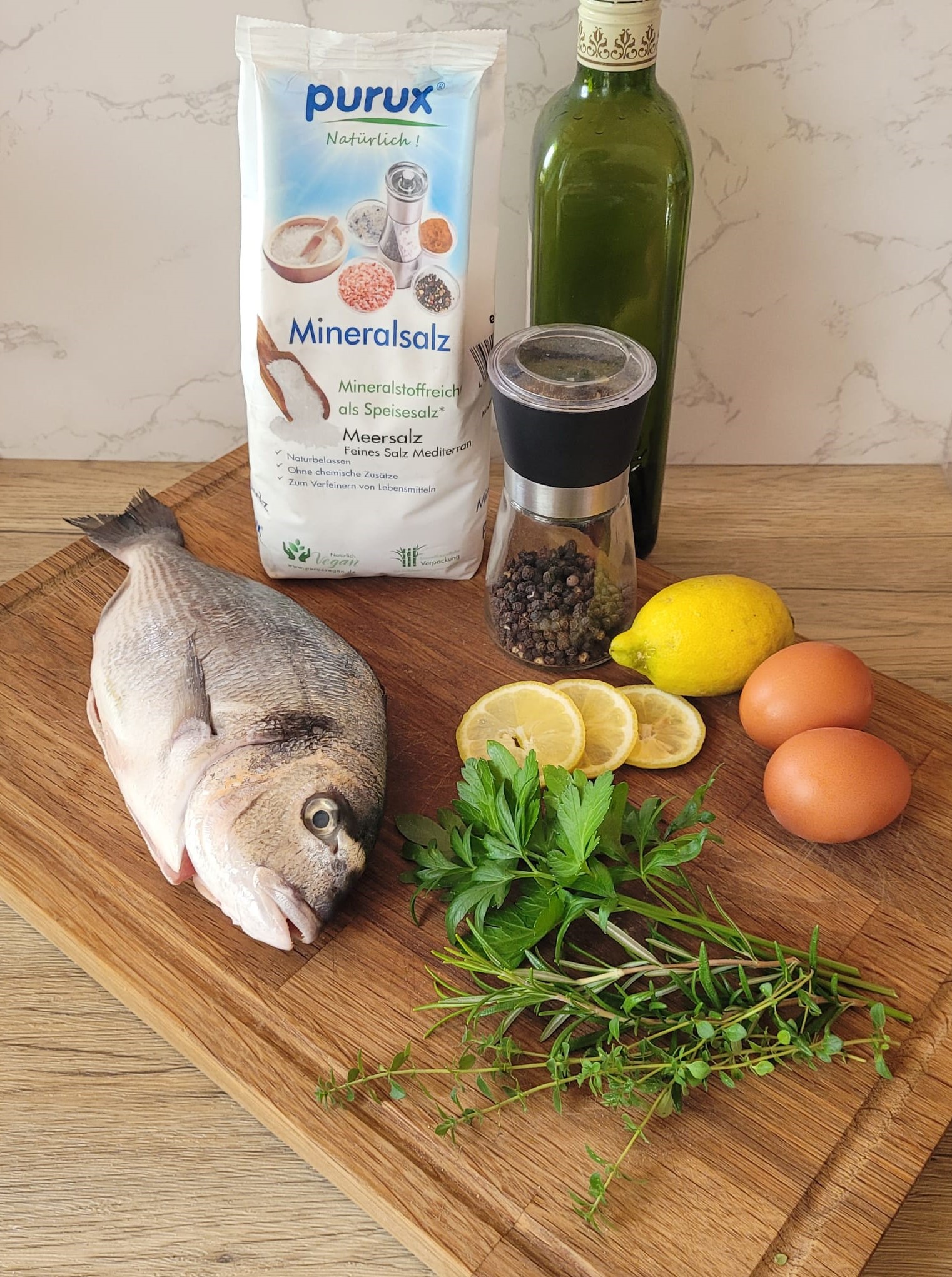 Dorade in knuspriger Meersalzkruste mit mediterranem Flair